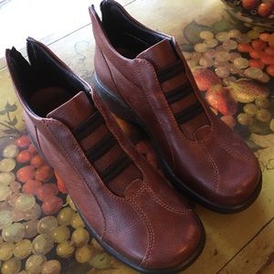 DANSKO BROWN ZIPPER SHOES-NEW-SIZE 7-7.5